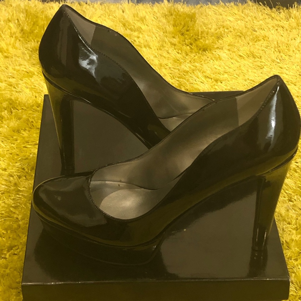 Guess Platform heels